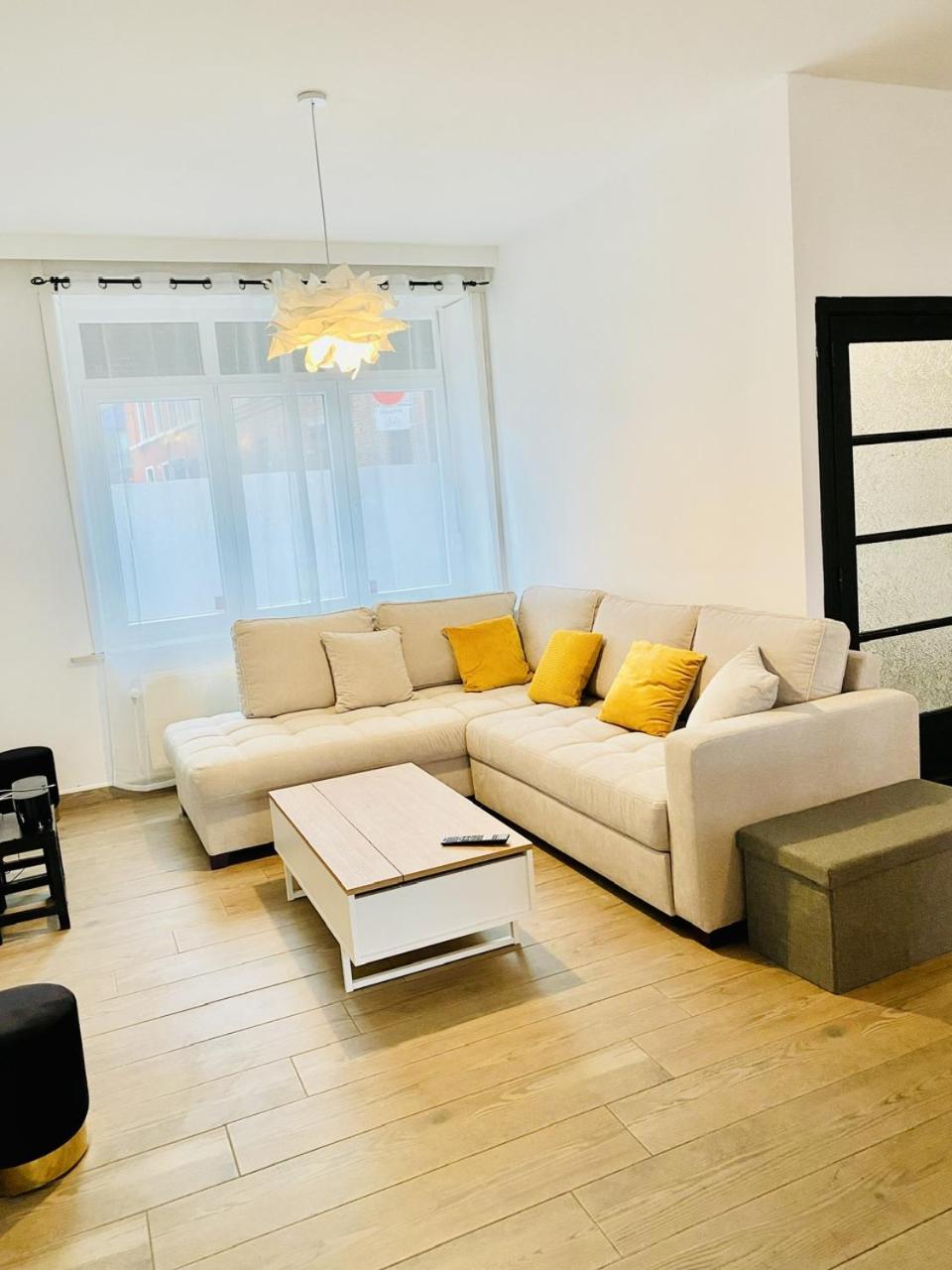Residence Deluxe ชาร์เลอรัว ภายนอก รูปภาพ